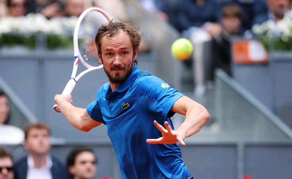 日本网球队爆冷欧洲网球队，兹维列夫制霸全场