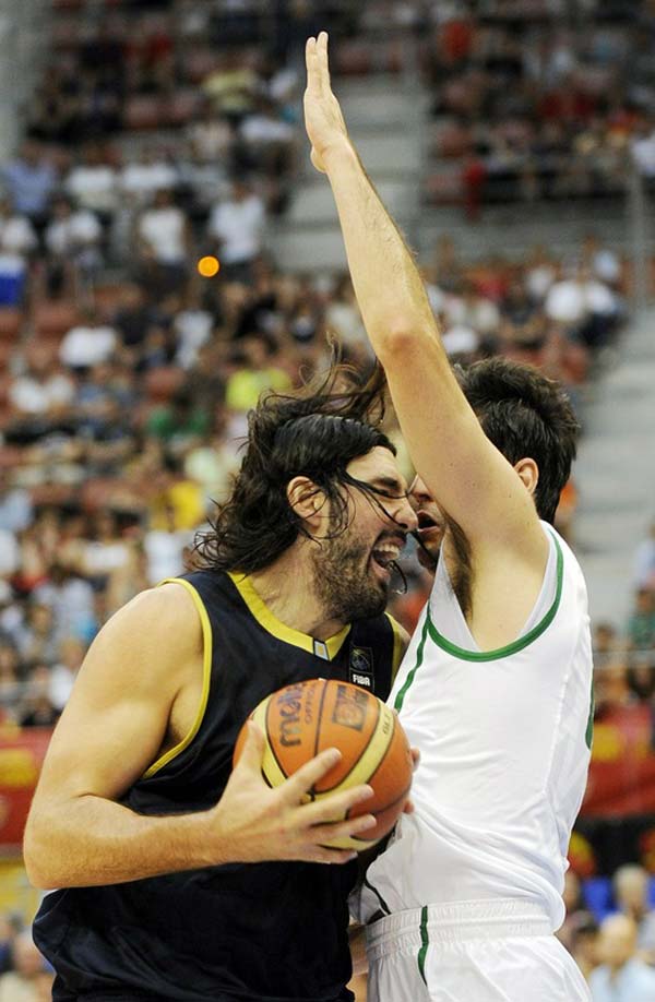 巴西男篮完胜意大利男篮，丹尼·格林三分雨点燃全场