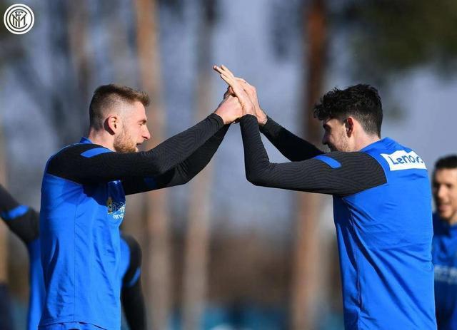 乌拉圭强势波兰，弗拉霍维奇送出助攻