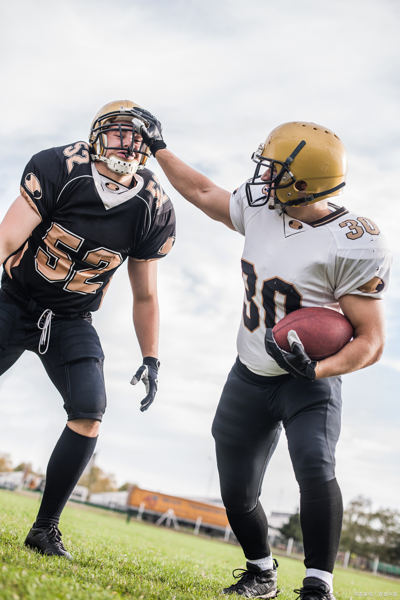 包含一场经典之战！橄榄球点燃球迷热情的词条