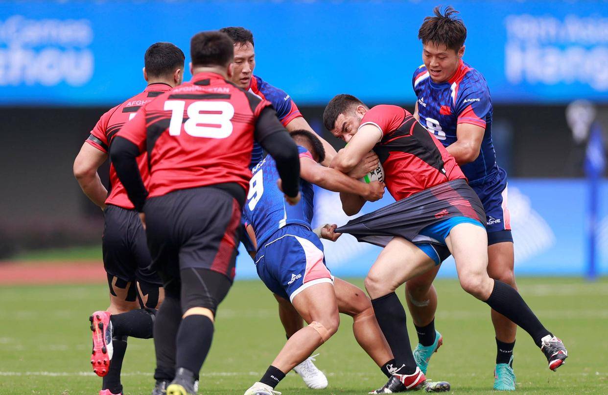 包含一场经典之战！橄榄球点燃球迷热情的词条