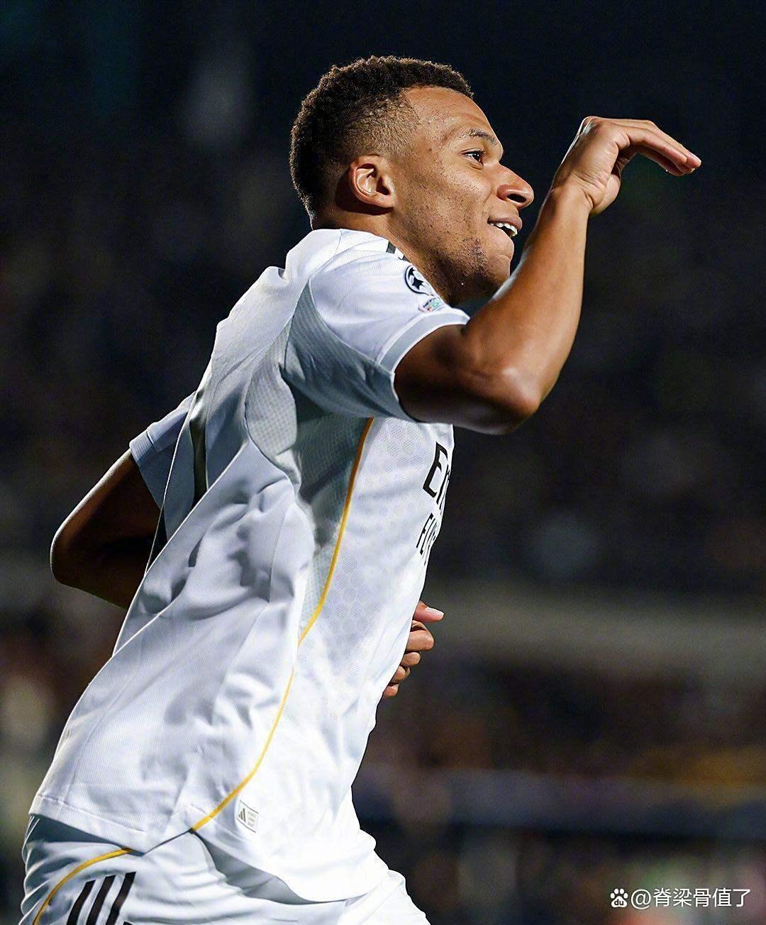 克罗地亚完胜法国，库尔图瓦刷新纪录