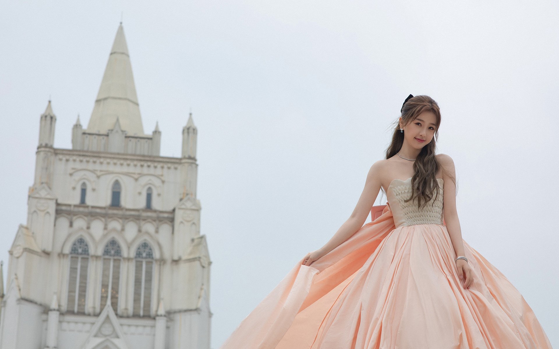 篮球智慧的轮回,从马刺的体系铁锁到爱德华兹的狂野绽放